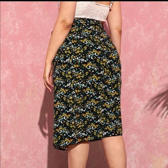 SHEIN Dresses & Skirts - Ditsy floral wrap skirt Size 1X NEW